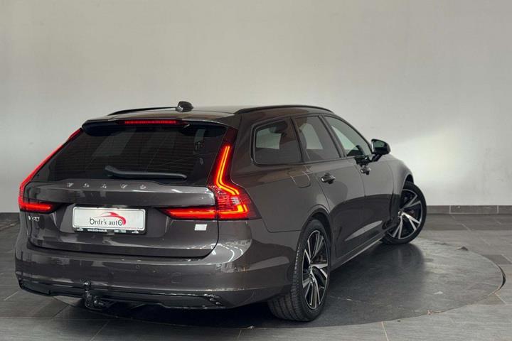 Grå Volvo V90 fra 2021