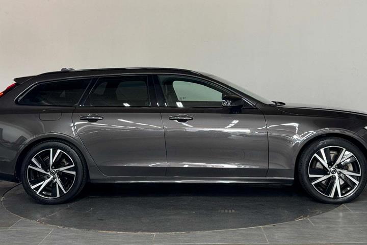 Grå Volvo V90 fra 2021
