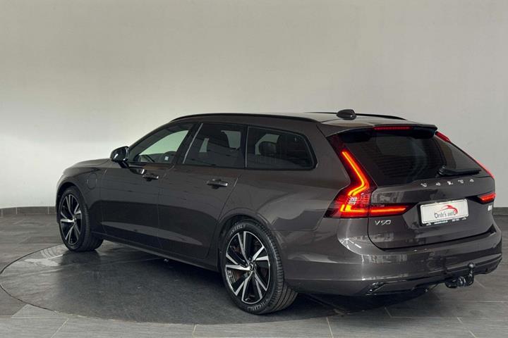 Grå Volvo V90 fra 2021