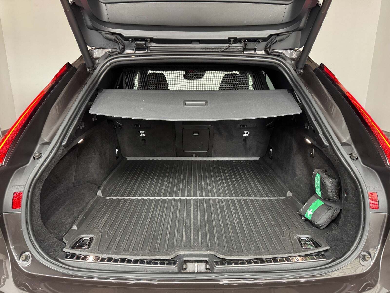 Grå Volvo V90 fra 2021