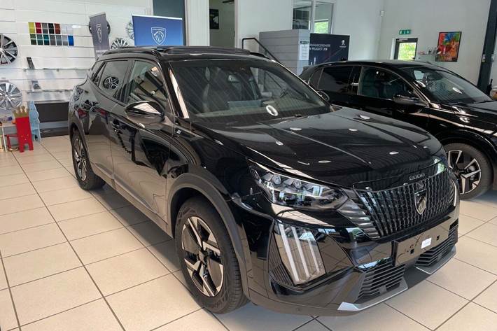 Sort Peugeot e-2008 fra 2025 set udefra