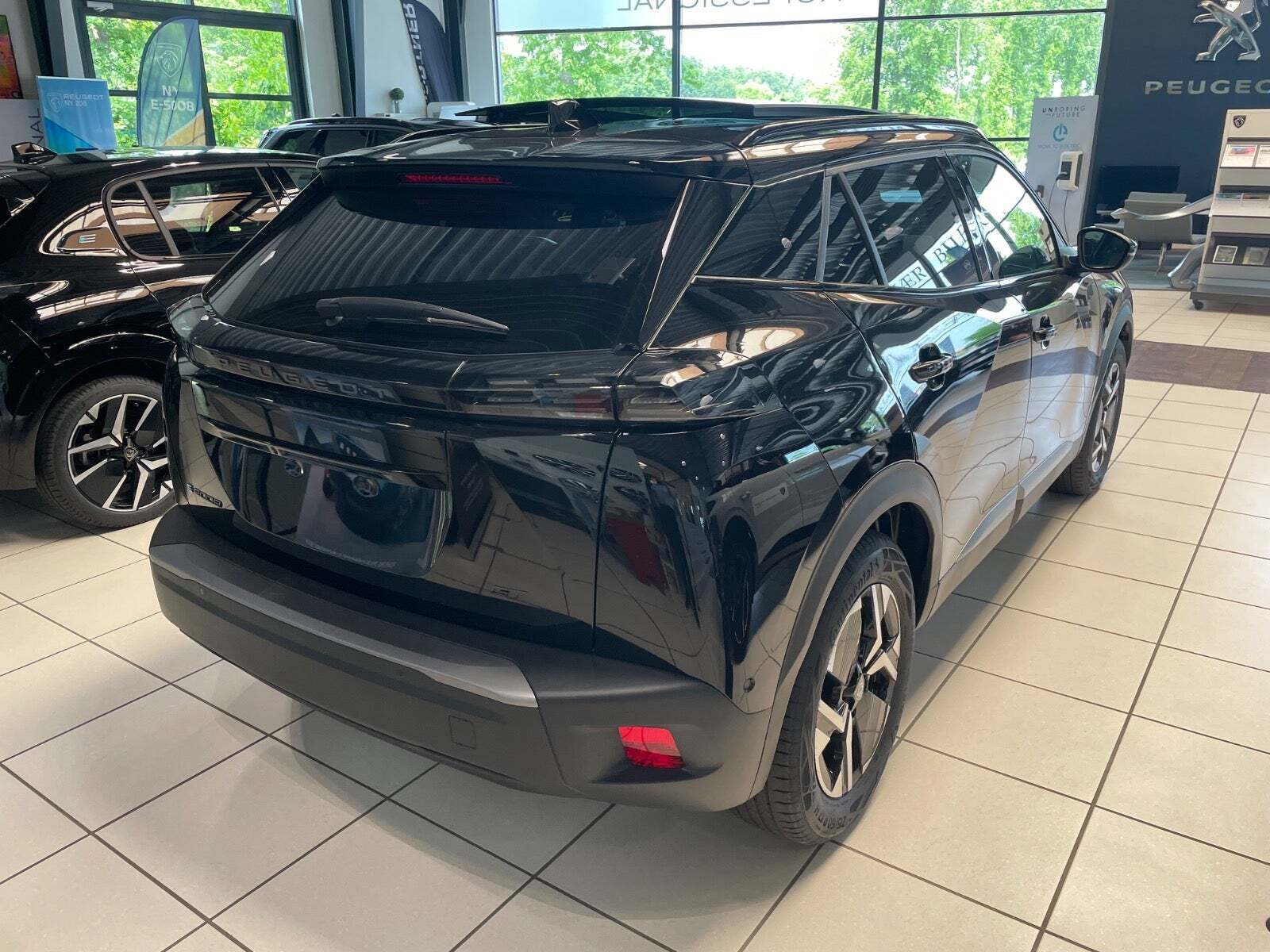 Sort Peugeot e-2008 fra 2025