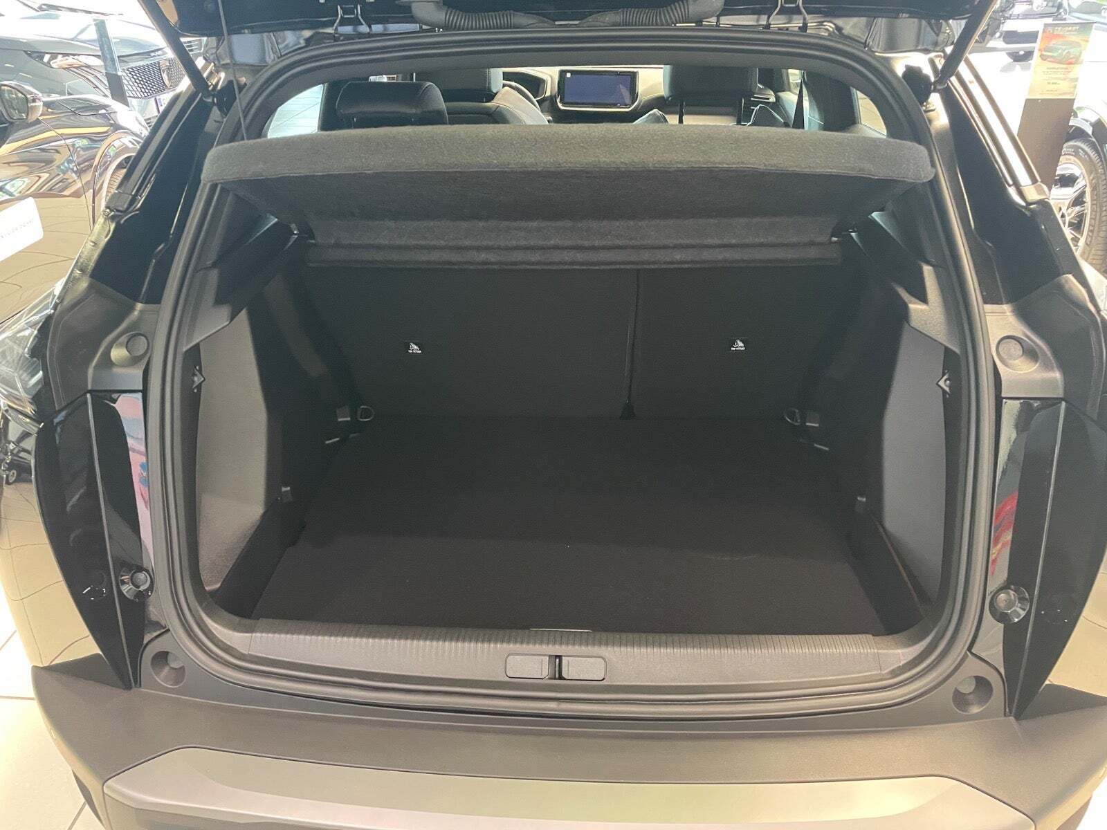 Sort Peugeot e-2008 fra 2025