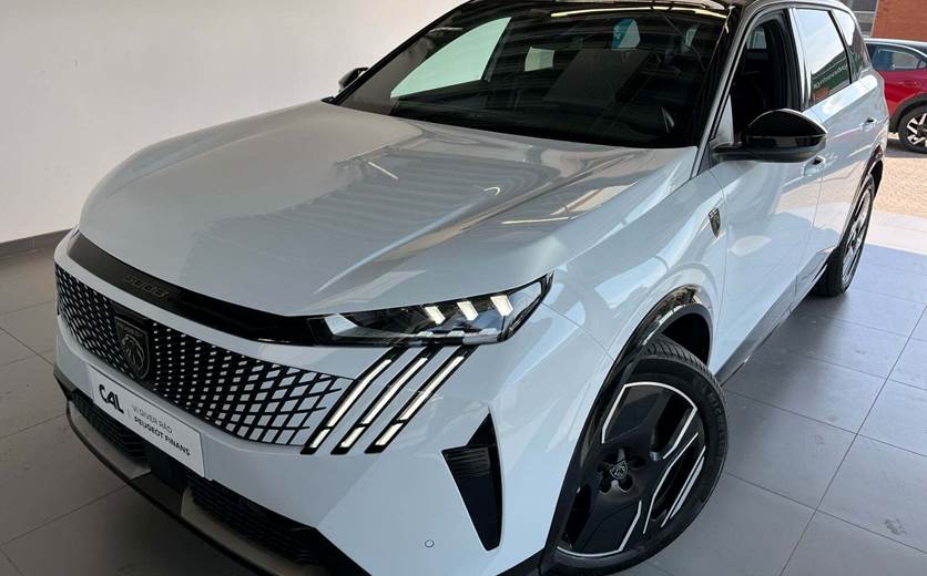 Peugeot e-5008
