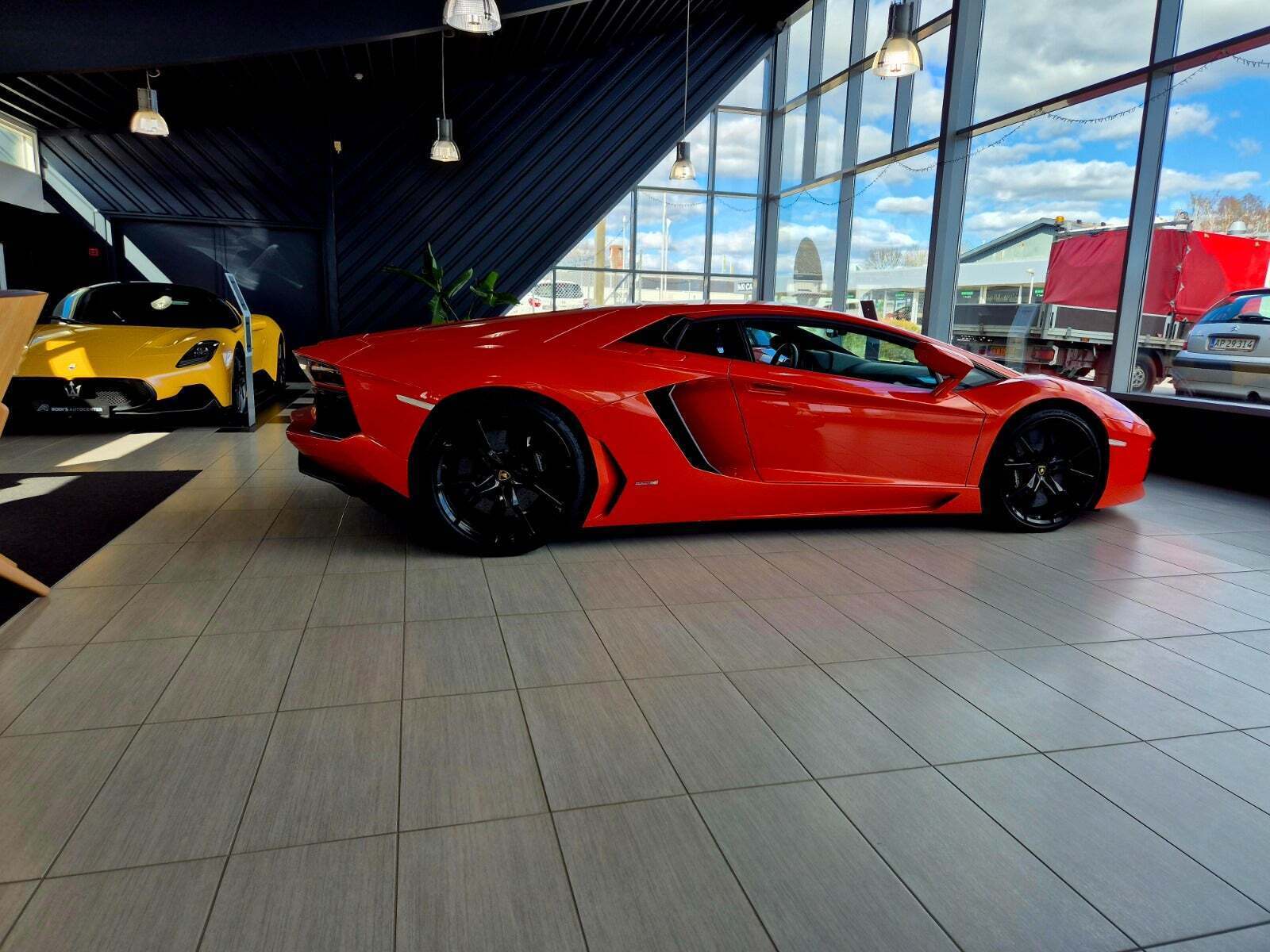 Orange Lamborghini Aventador fra 2013