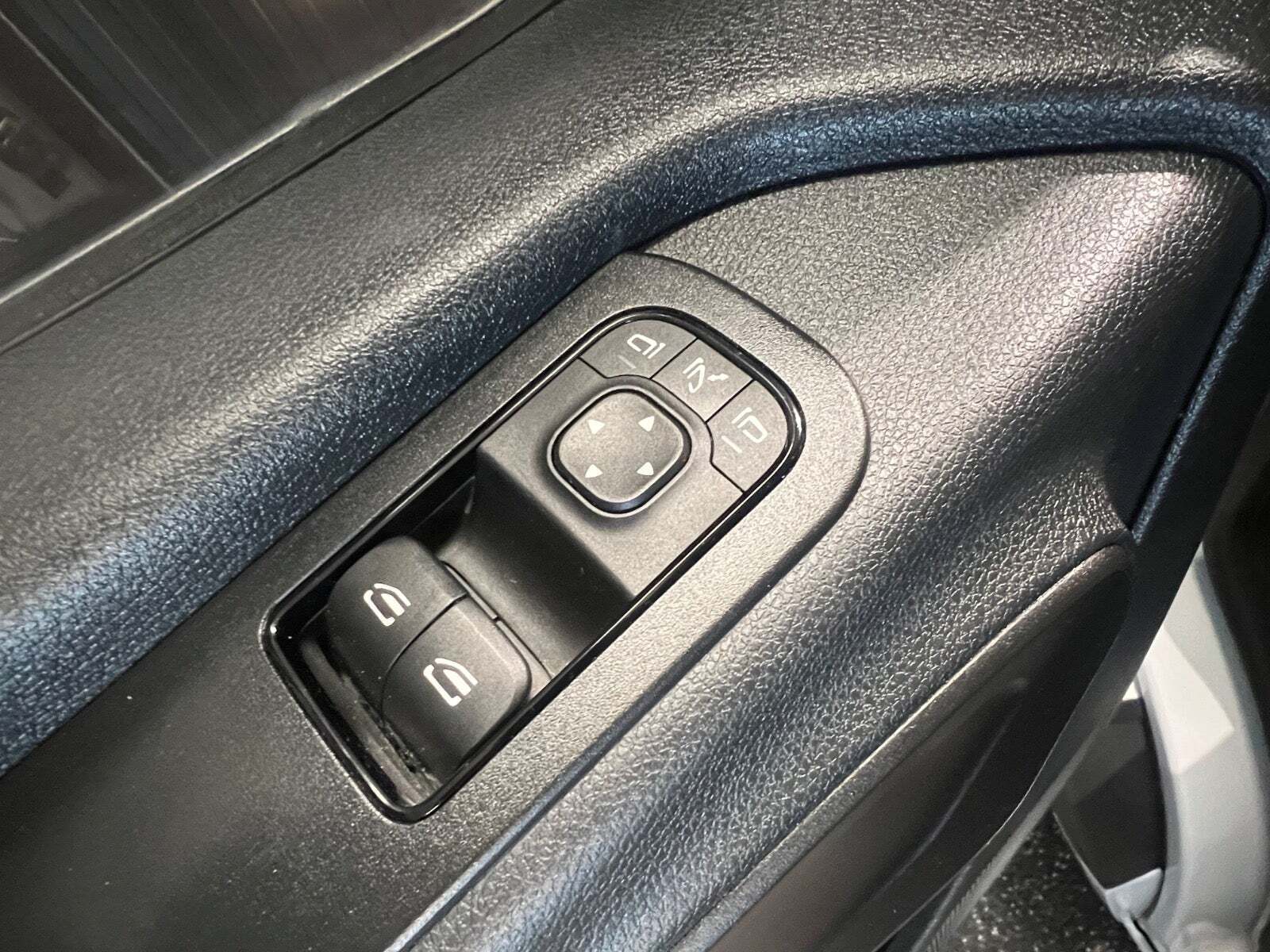 Hvid Mercedes Sprinter 214 fra 2020