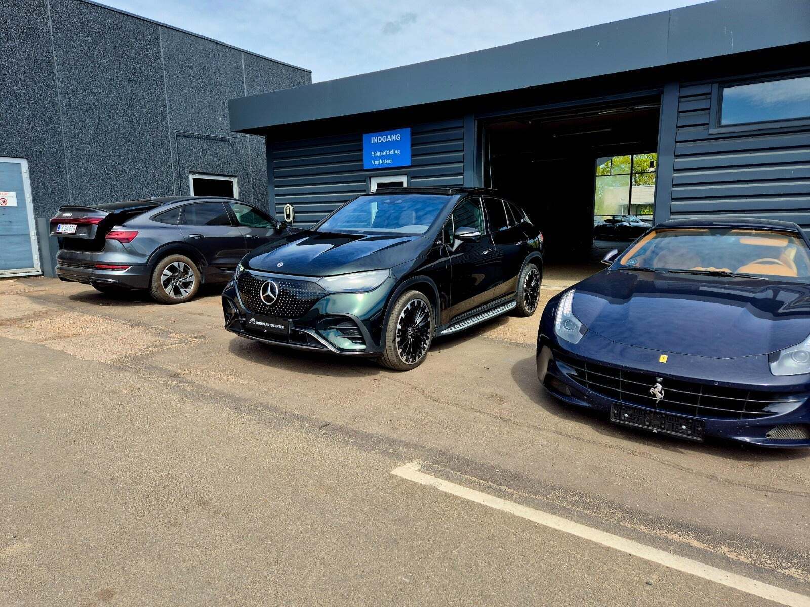 Grøn Mercedes EQE500 SUV fra 2023