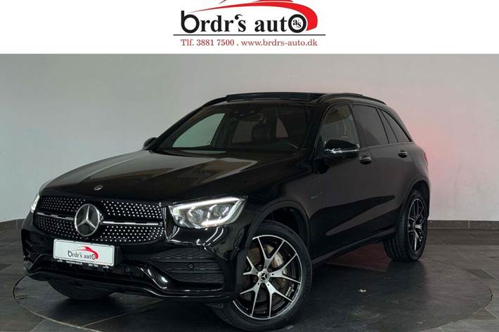 Sort Mercedes GLC300 e fra 2021 set udefra