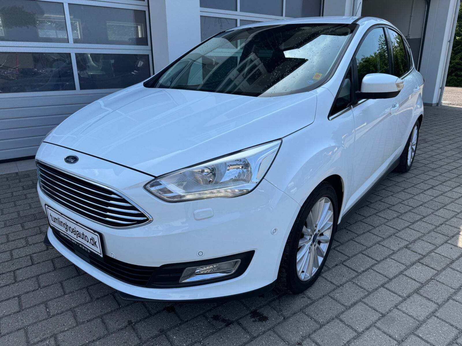 Hvid Ford C-MAX fra 2015 set udefra