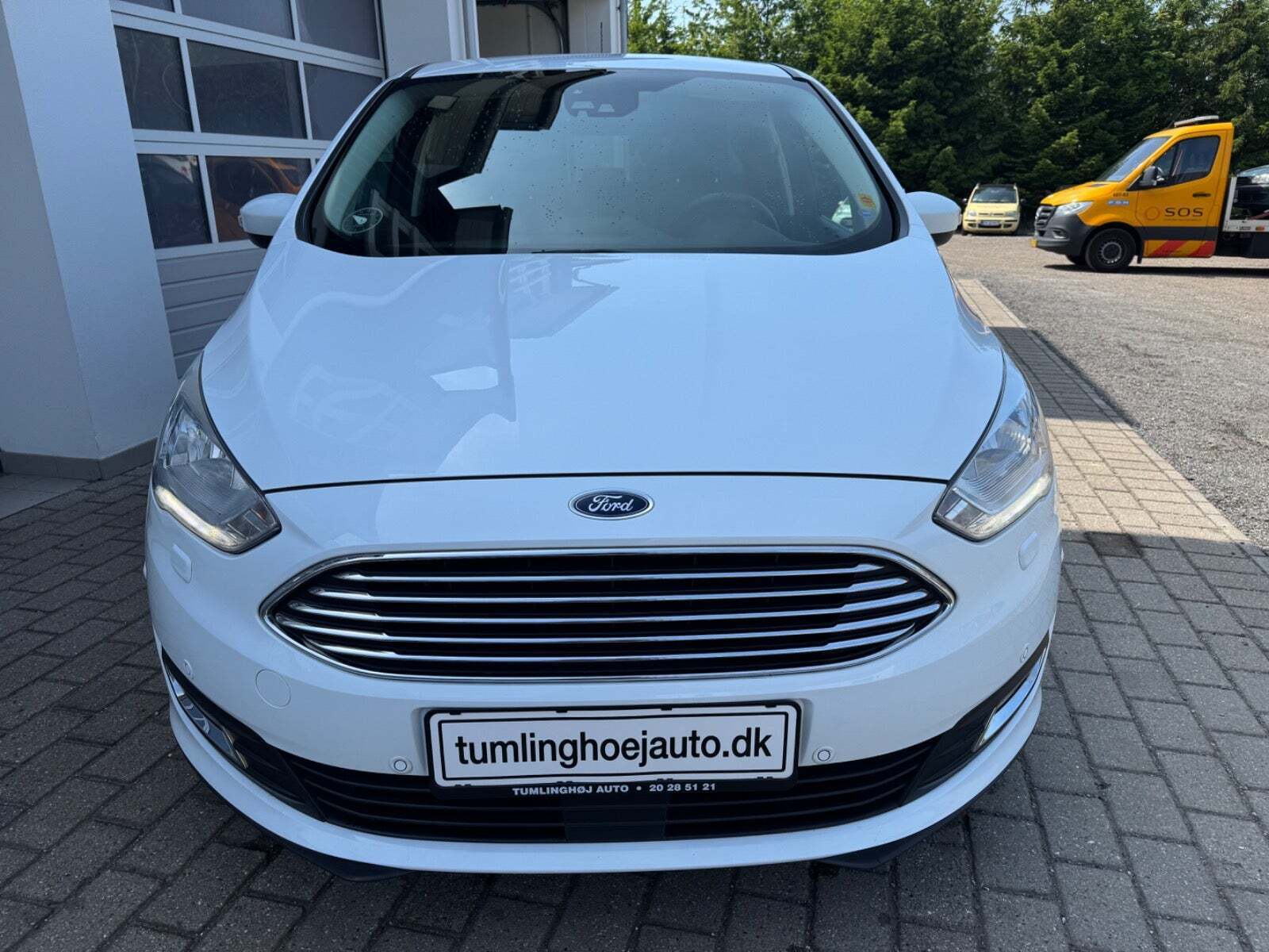 Hvid Ford C-MAX fra 2015 set udefra