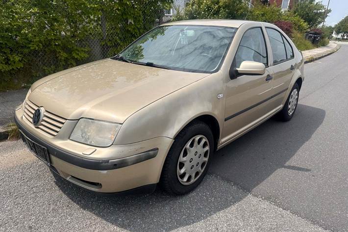 Grøn VW Bora fra 2001 set udefra