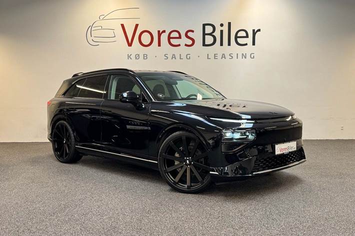 Sort Xpeng G9 fra 2023 set udefra