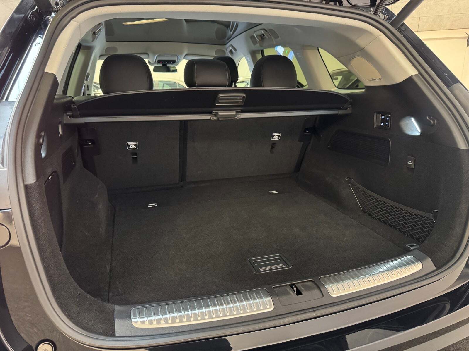 Sort Xpeng G9 fra 2023