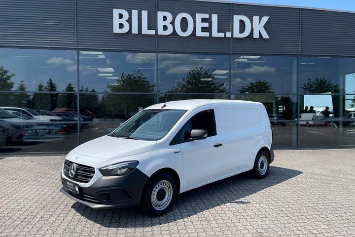 Hvid Mercedes eCitan fra 2023 set udefra