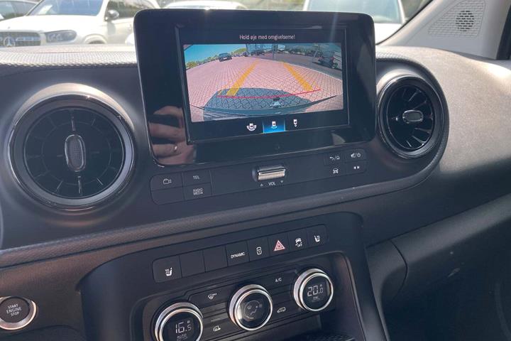 Hvid Mercedes eCitan fra 2023 set indefra