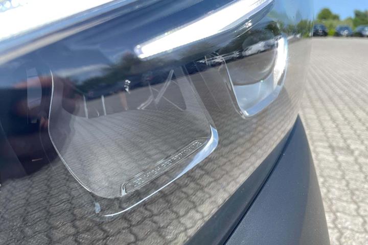 Hvid Mercedes eCitan fra 2023 set udefra