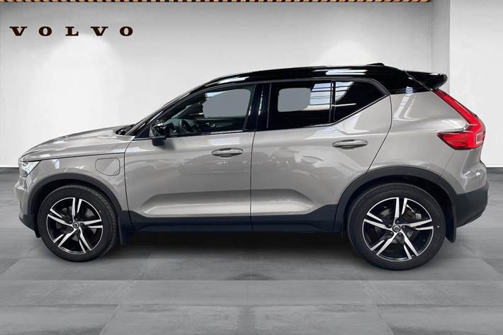 Grå Volvo XC40 fra 2022