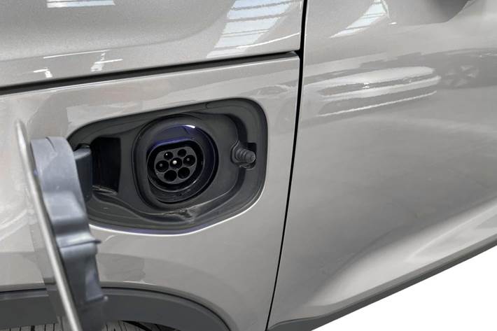 Grå Volvo XC40 fra 2022