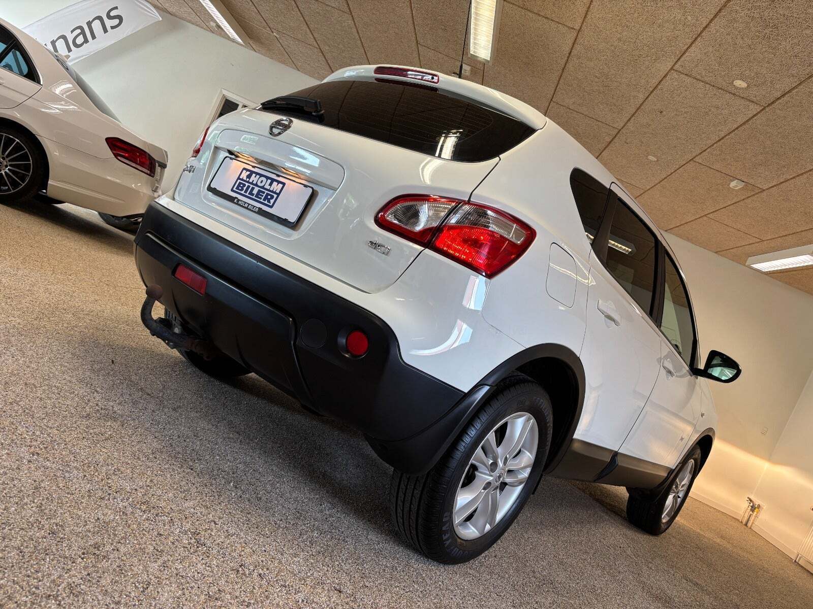 Hvid Nissan Qashqai fra 2013