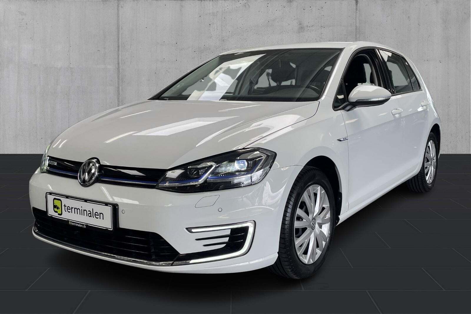 Hvid VW e-Golf VII fra 2020 set udefra