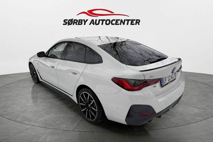 Hvid BMW i4 fra 2023