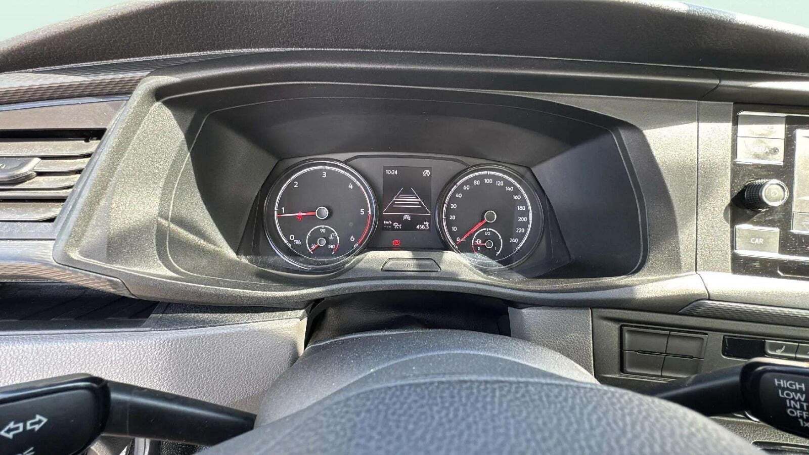 Sort VW Transporter fra 2020