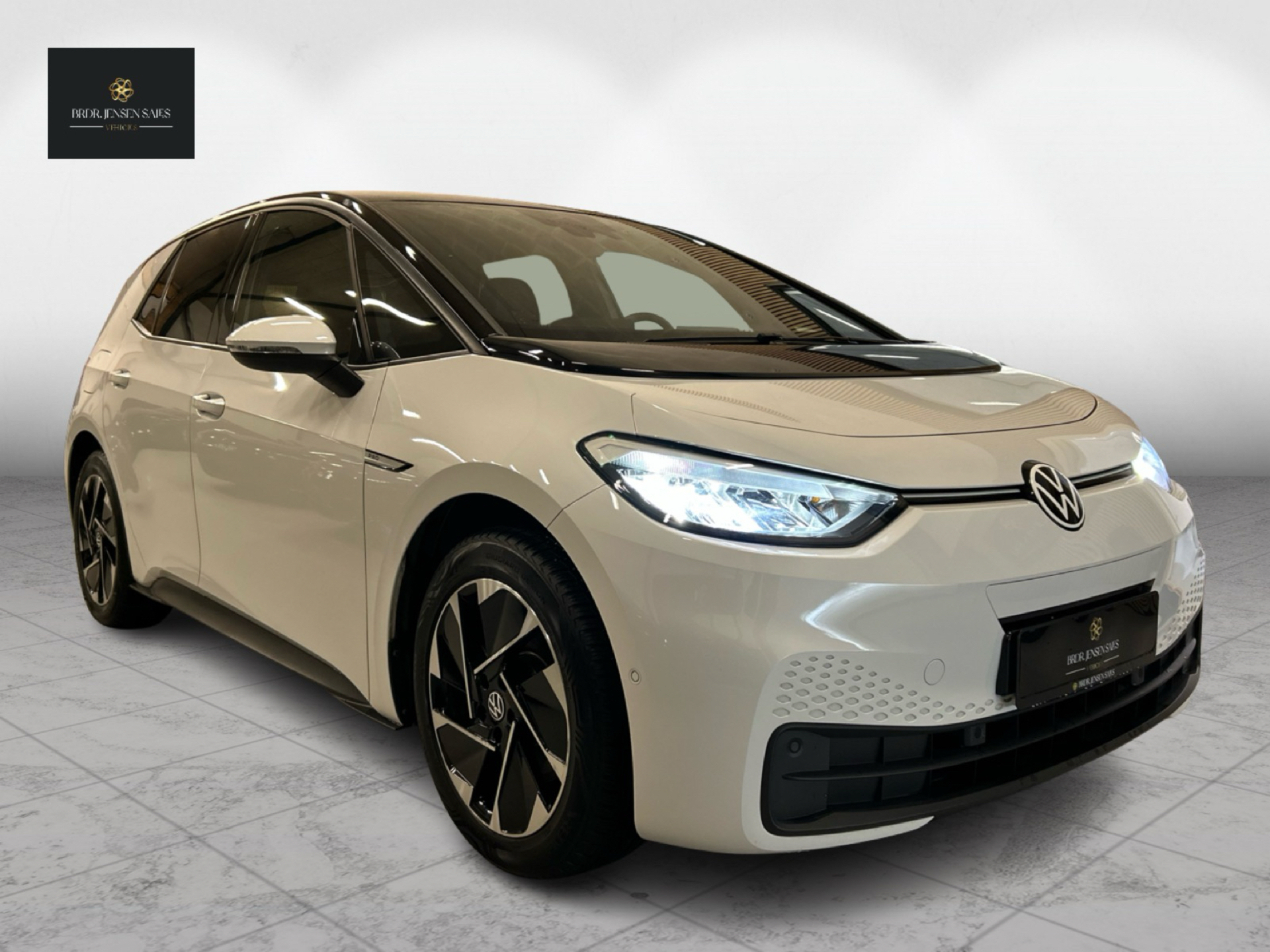 Hvid VW ID.3 fra 2023 set udefra