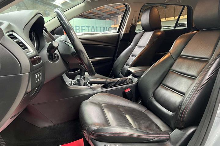 Grå Mazda 6 fra 2013