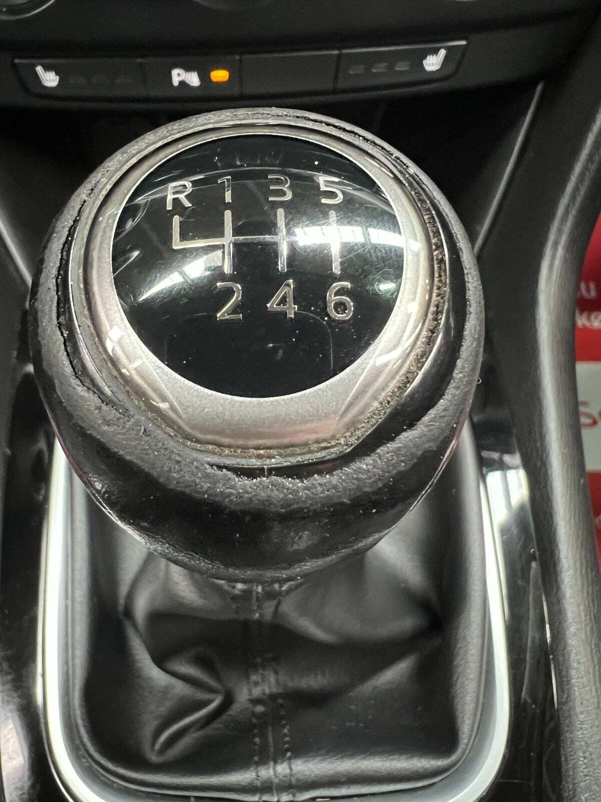Grå Mazda 6 fra 2013