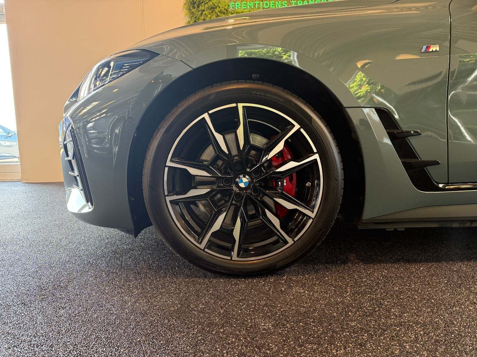 Grøn BMW i4 fra 2025