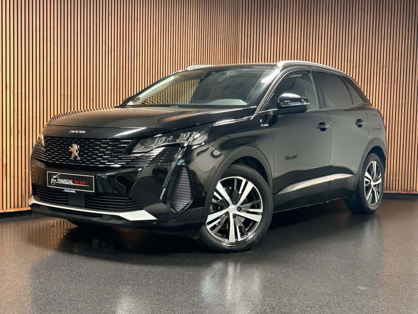 Sort Peugeot 3008 fra 2021 set udefra
