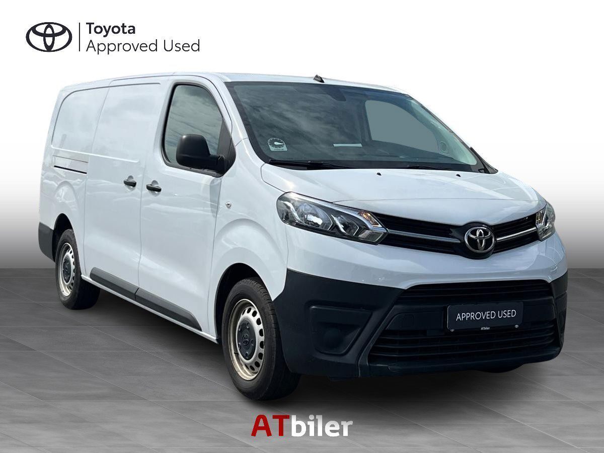 Hvid Toyota ProAce fra 2022