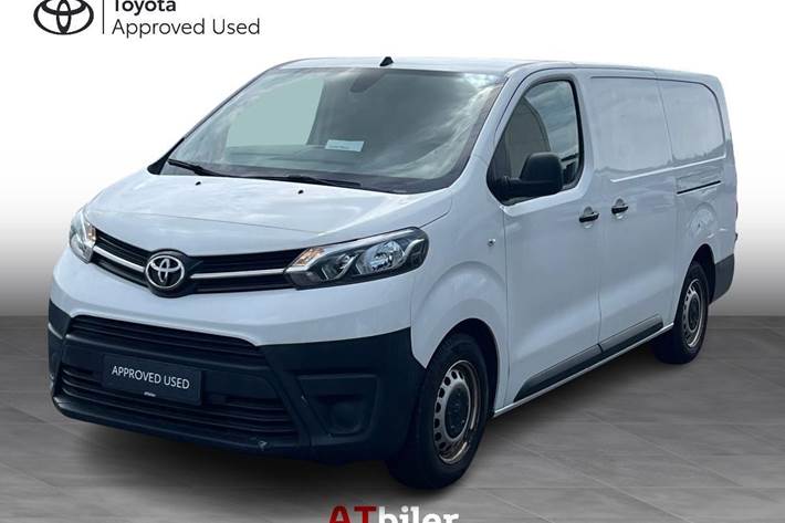 Hvid Toyota ProAce fra 2021 set udefra