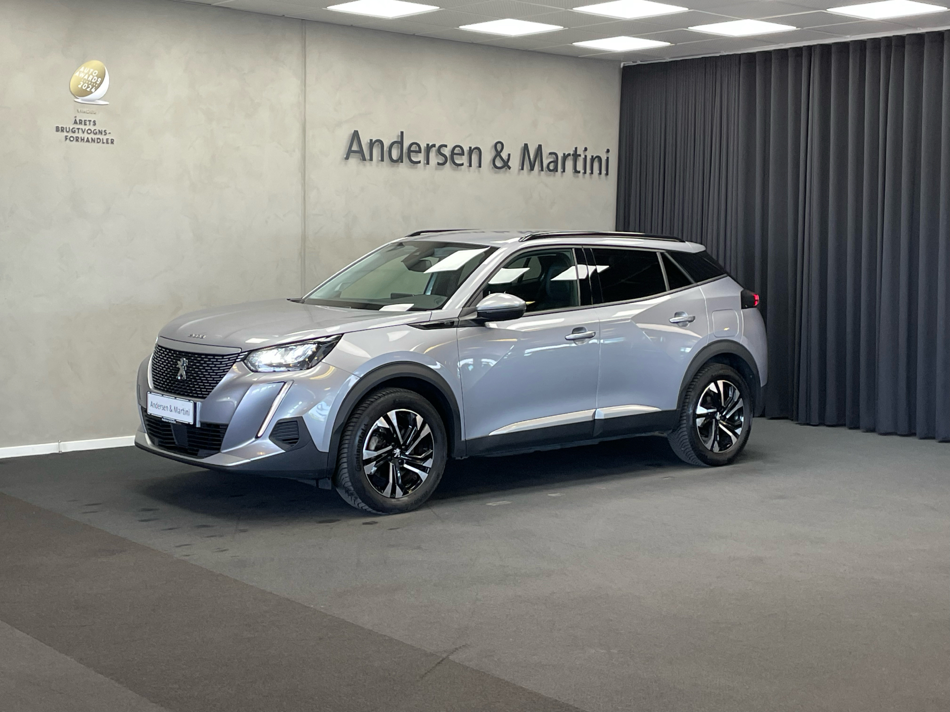 Sølv Peugeot e-2008 fra 2020