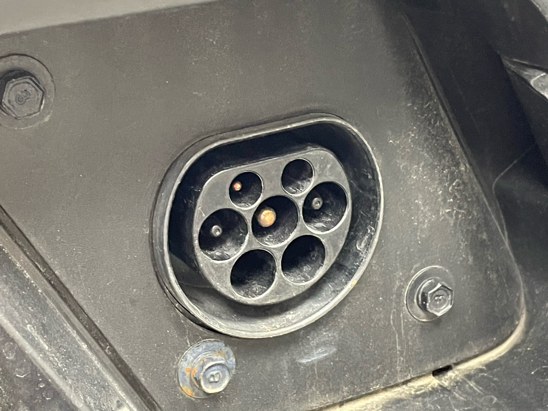 Hvid Kia Sportage fra 2022 set udefra