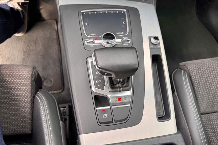 Grå Audi SQ5 fra 2017