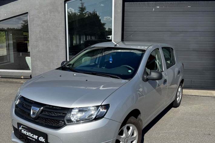 undefined Dacia Sandero fra 2014 set udefra