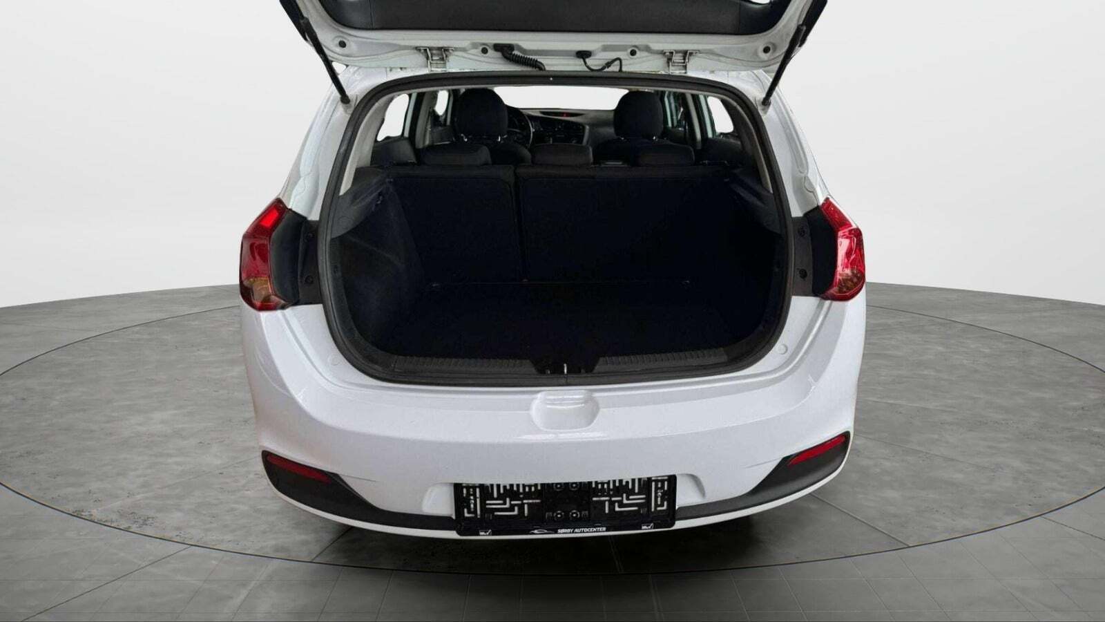 Hvid Kia Ceed fra 2013