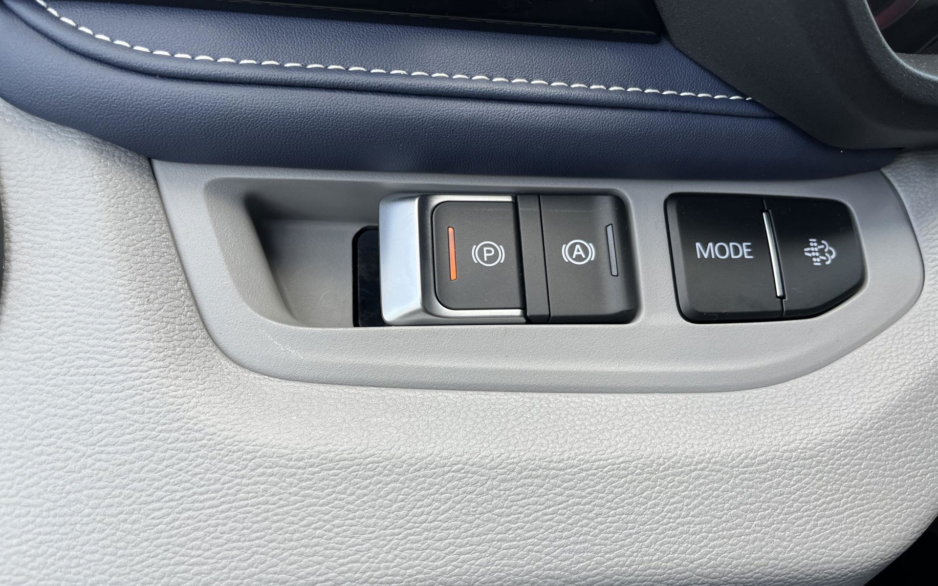 Hvid Maxus Deliver7 fra 2024 set indefra