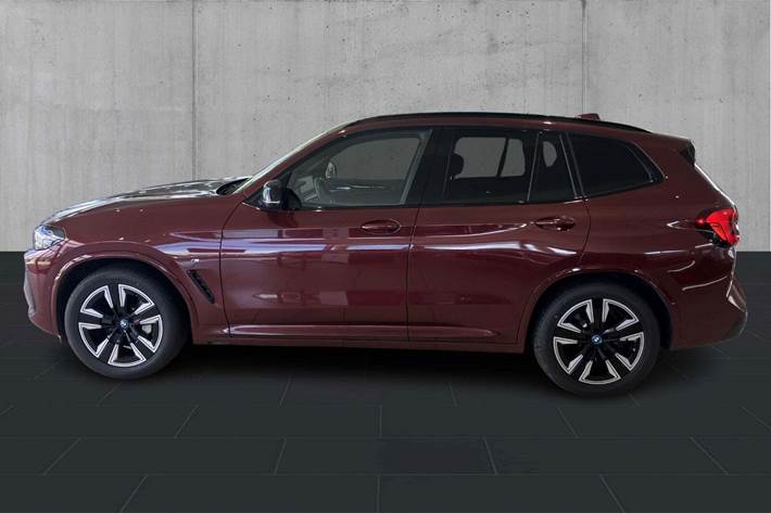 Grå BMW iX3 fra 2024
