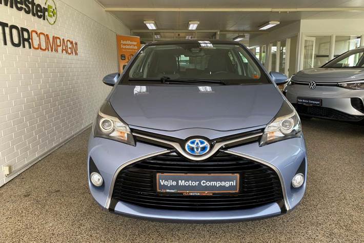 Blå Toyota Yaris fra 2016