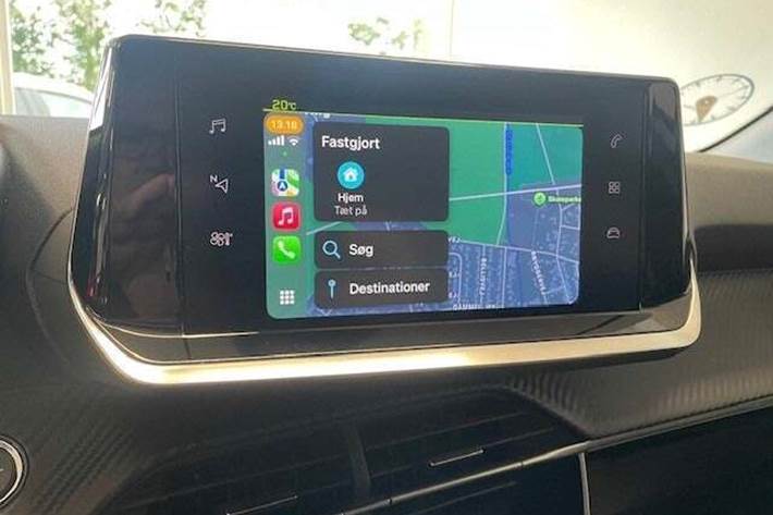 Sølv Peugeot e-208 fra 2025