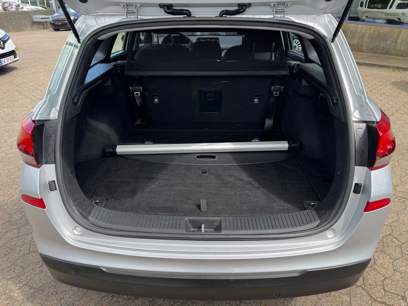 Sølv Hyundai i30 fra 2019