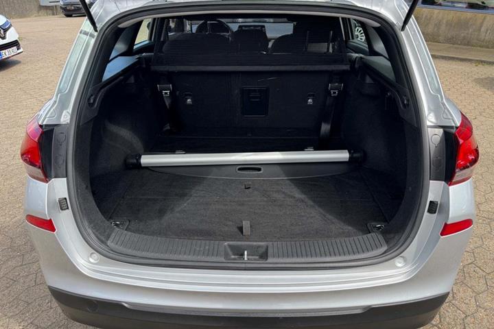 Sølv Hyundai i30 fra 2019
