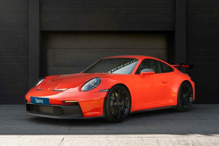 Orange Porsche 911 GT3 fra 2021