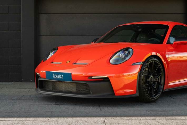 Orange Porsche 911 GT3 fra 2021