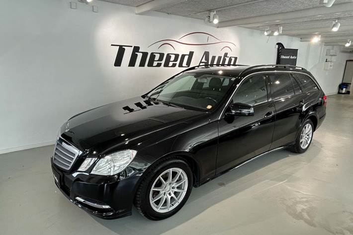 Sort Mercedes E200 fra 2010 set udefra