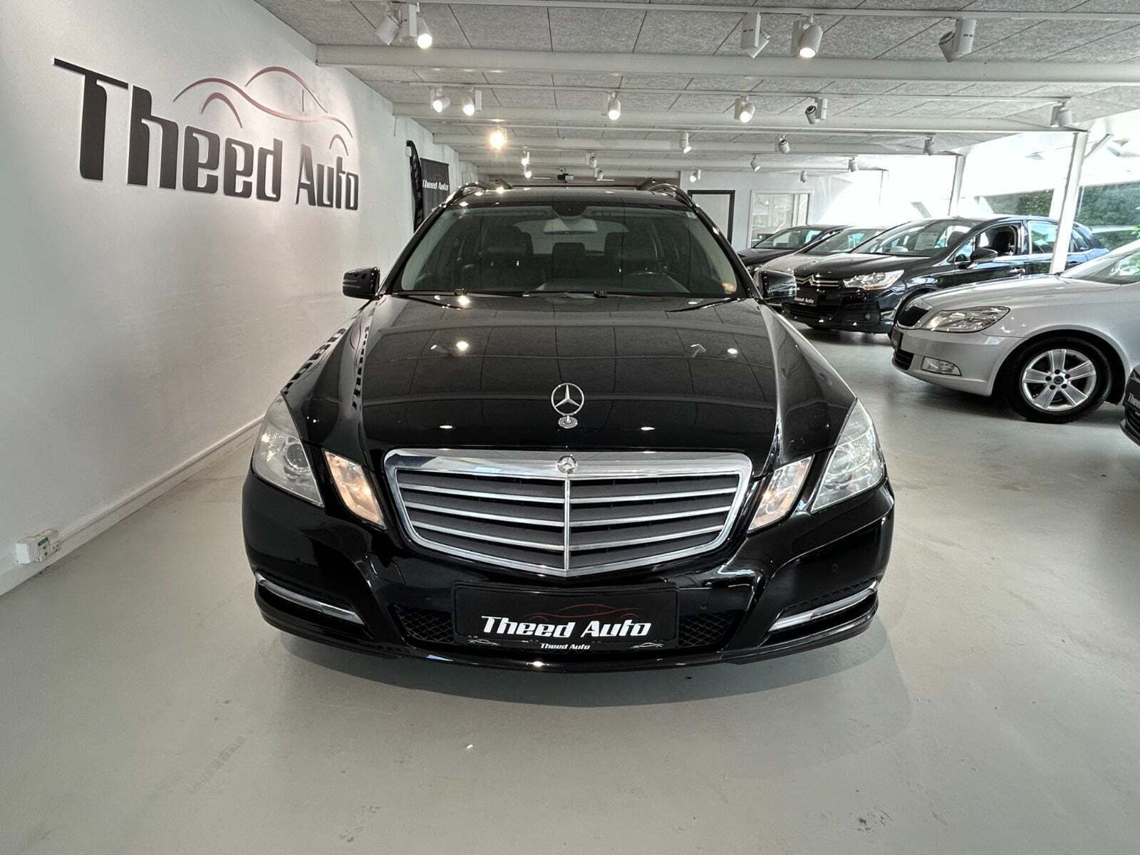 Sort Mercedes E200 fra 2010