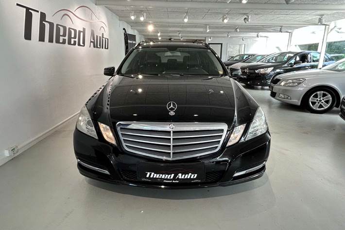 Sort Mercedes E200 fra 2010