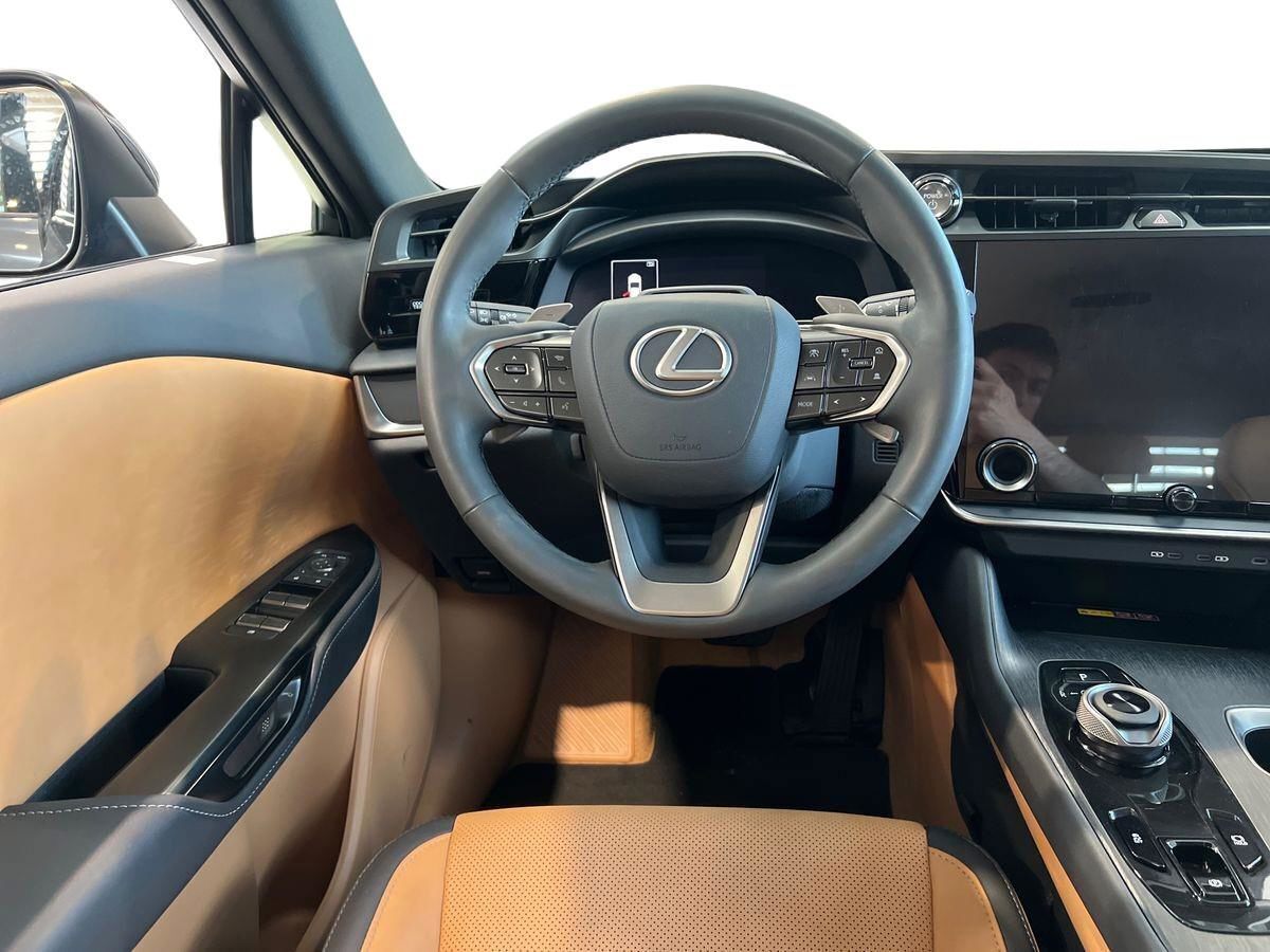 Sort Lexus RZ fra 2024